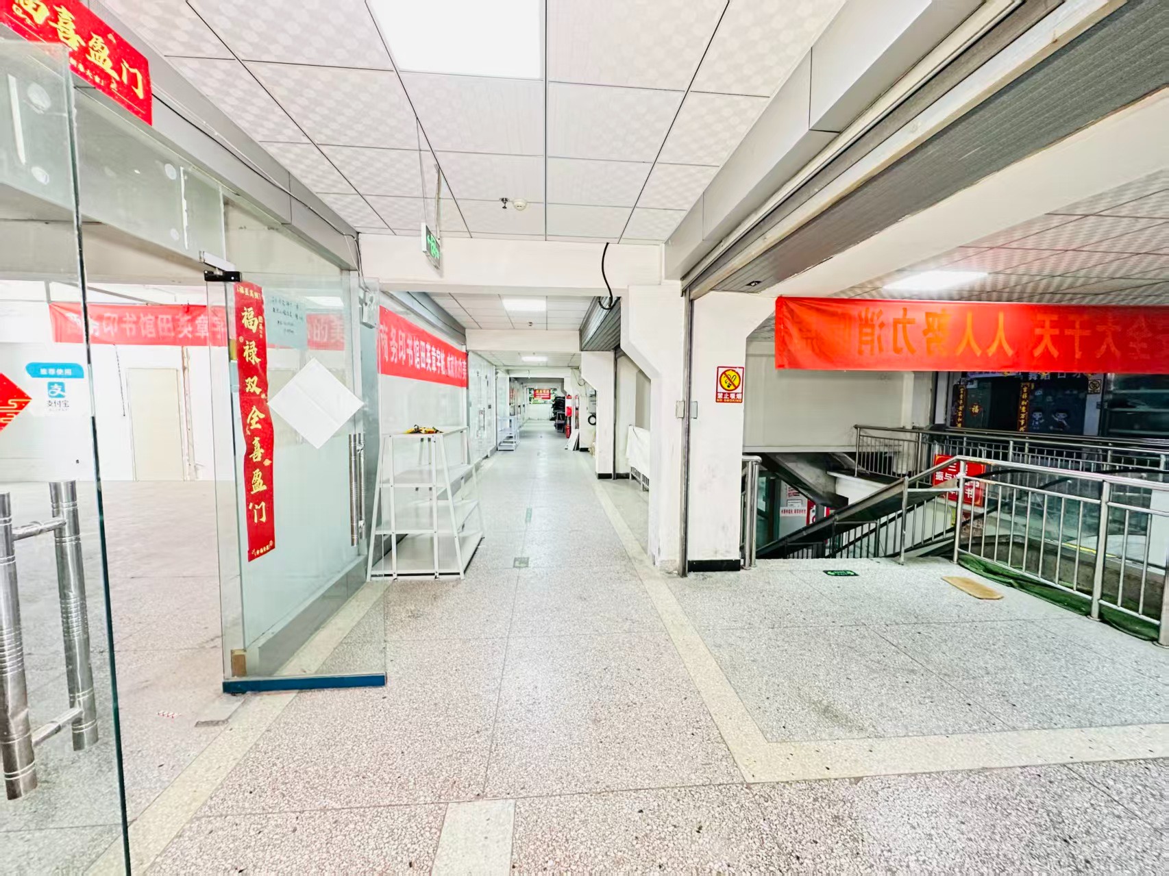 国花路引入人工智能技术应用场景，推动AI与商业、零售、电商、企业服务等领域融合发展。